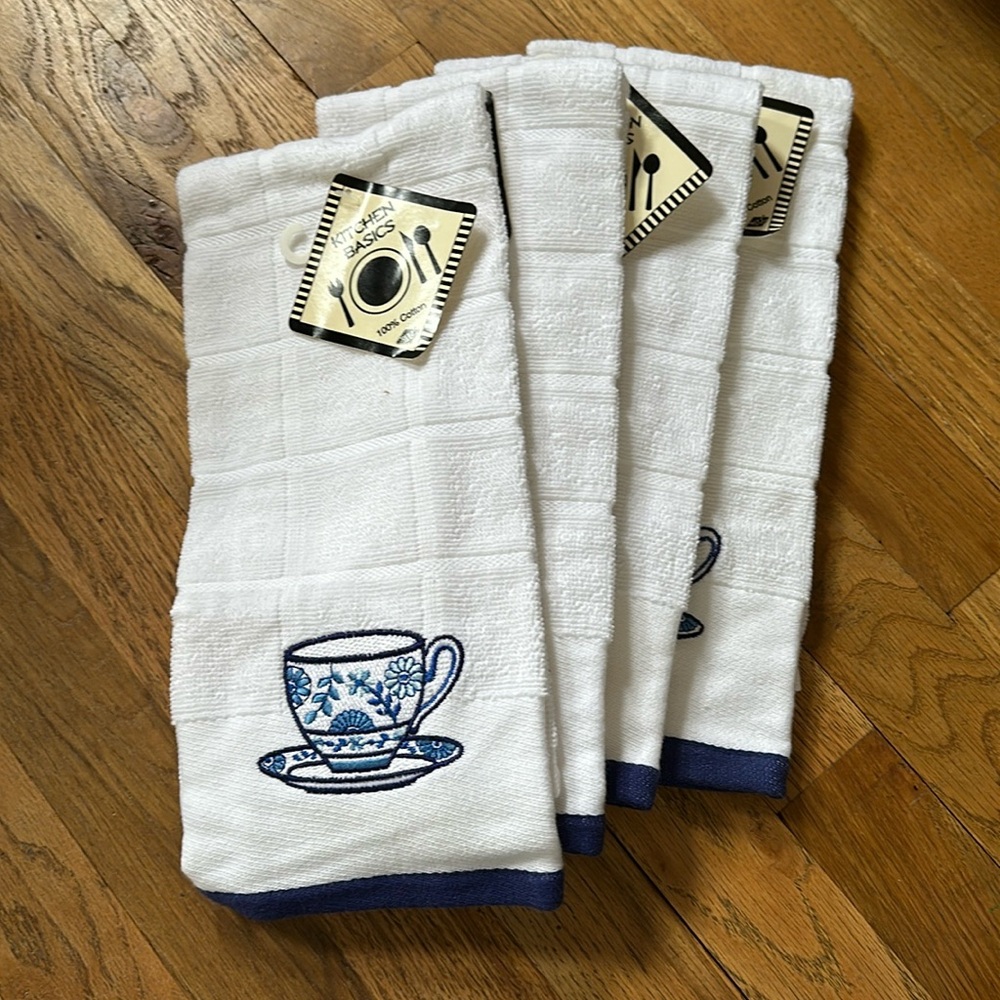 NWT 4 Delft kitchen tea cup dish towels. Lot bundle, 100% cotton, Kitchen Basics